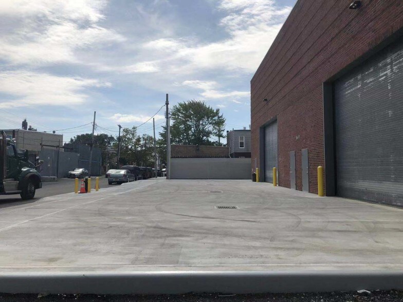 More Photos Of 56-11 Arnold Ave, Maspeth Distribution For Lease
