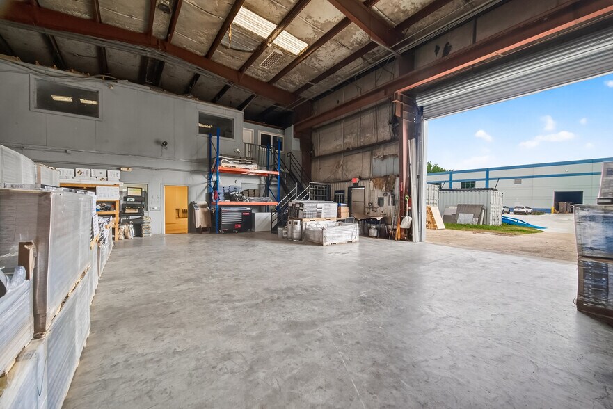 More Photos Of 1320 Almeda Genoa Rd, Houston Manufacturing For Lease
