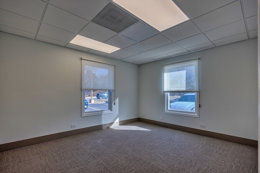 More Photos Of 6912 Main St, Downers Grove Unknown For Lease