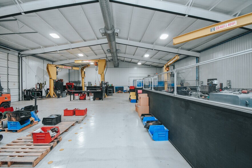 More Photos Of 13102 N Navarro St, Victoria Flex For Lease