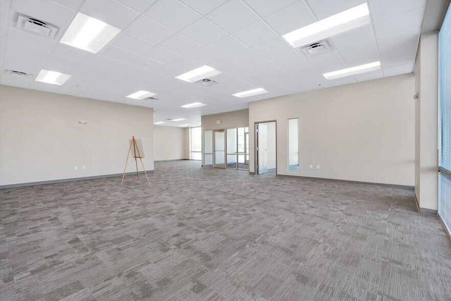 More Photos Of 7777 National Turnpike, Louisville Manufacturing For Lease