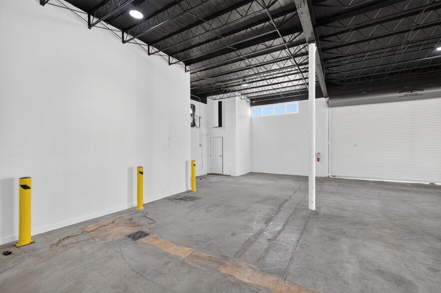 More Photos Of 4029 NW 25th St, Miami Warehouse For Lease