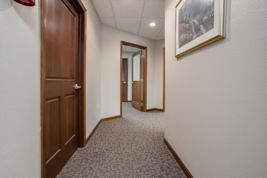 More Photos Of 2000 Burdick Expy E, Minot Office For Sale