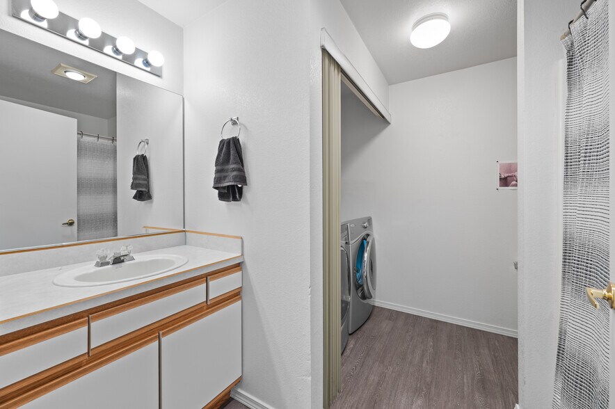 More Photos Of 2150 SW Canyon Dr, Redmond Apartments For Sale