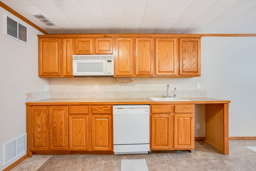 More Photos Of 121 S Water St, Derby Office For Sale