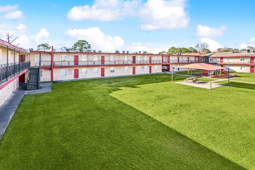 More Photos Of 3300 Garden Oaks Dr, New Orleans Apartments For Sale