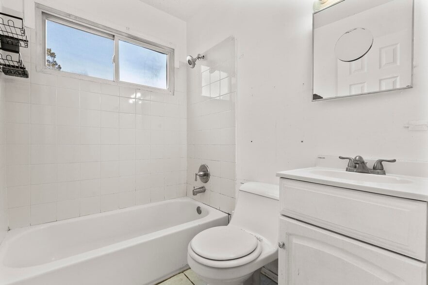 More Photos Of 121 Lockwood Ave, Stamford Apartments For Sale