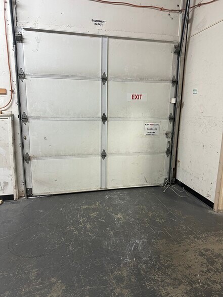 More Photos Of 3 Robinson Rd, Bow Light Distribution For Lease