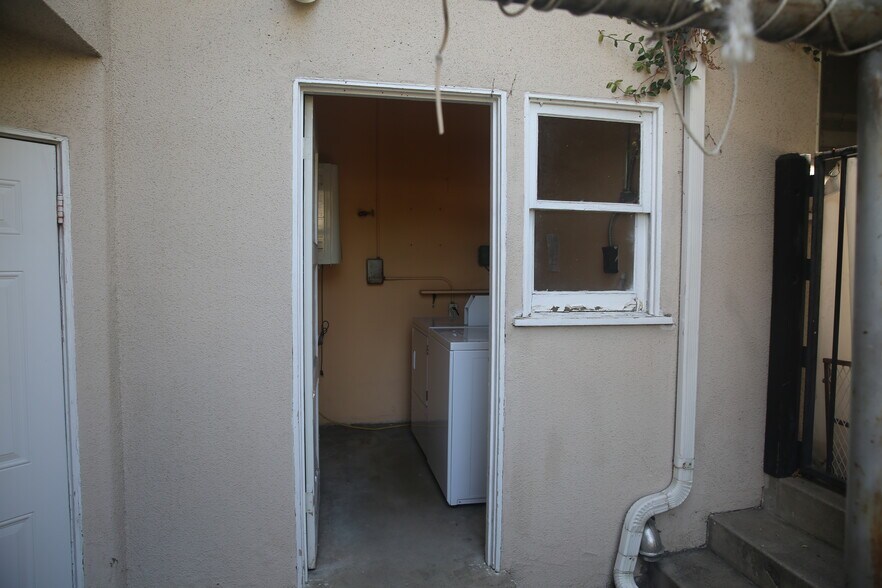 More Photos Of 988 W Glenoaks Blvd, Glendale Apartments For Sale