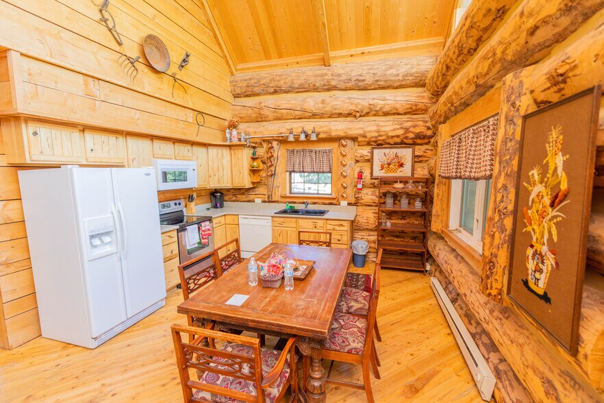 More Photos Of 860 County Road 142, Lake City Hotel For Sale