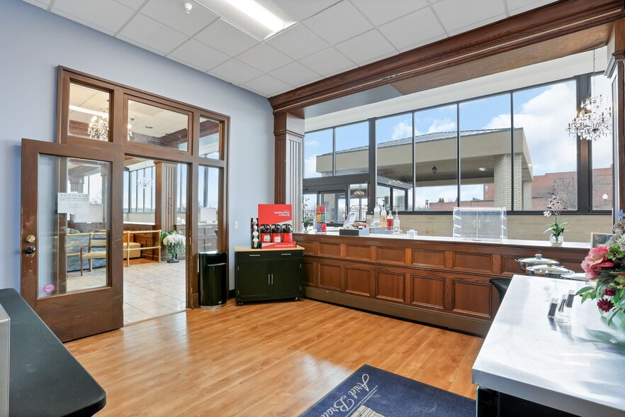 More Photos Of 301 Broadway, Lorain Hotel For Sale