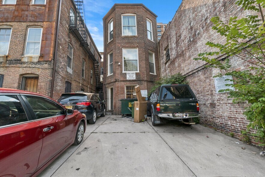 More Photos Of 525 N Charles St, Baltimore Apartments For Sale