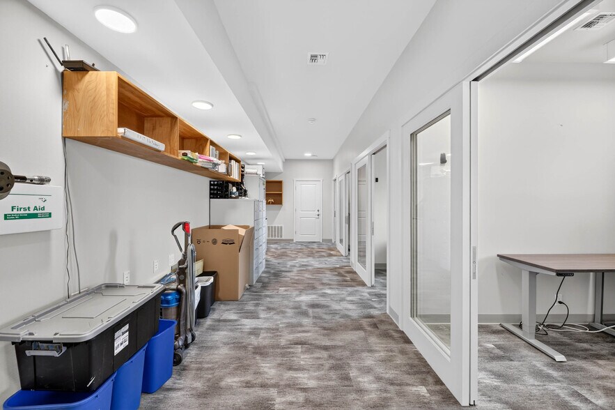 More Photos Of 5639 California Ave SW, Seattle Office For Sale