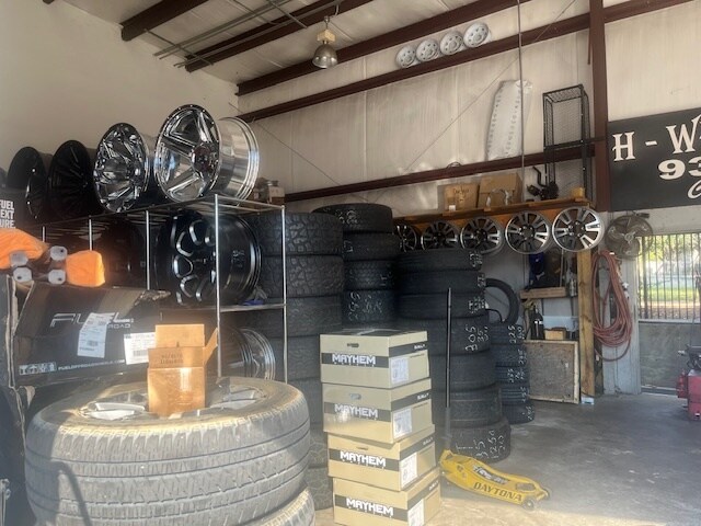 More Photos Of 224 N Frazier St, Conroe Auto Repair For Sale