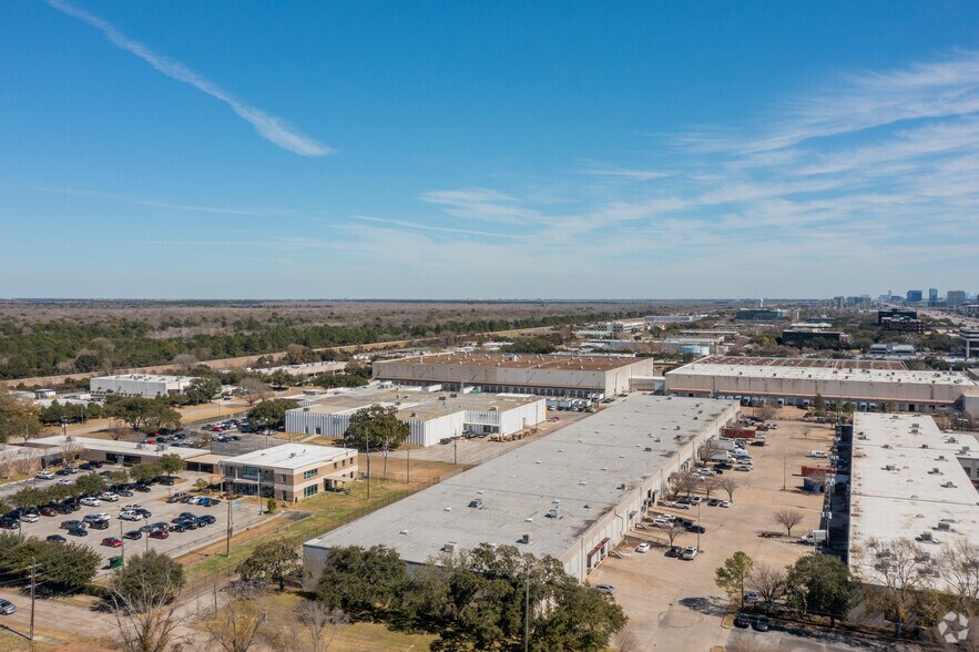 More Photos Of 16802 Barker Springs Rd, Houston Warehouse For Lease