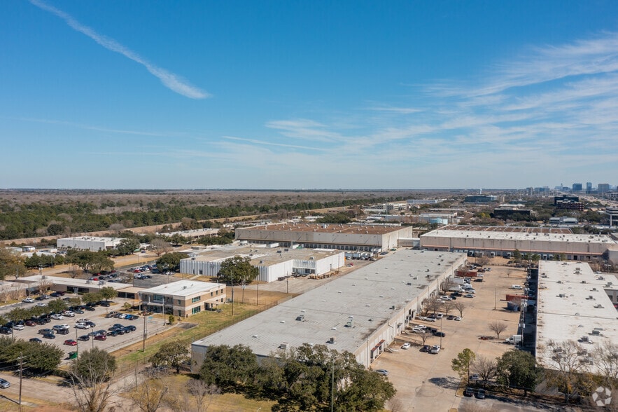 More Photos Of 16820 Barker Springs Rd, Houston Unknown For Lease