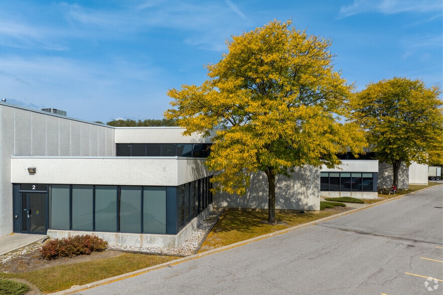 More Photos Of 45 Mural St, Richmond Hill Research And Development For Lease