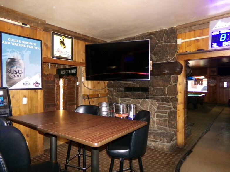 More Photos Of 30 E Pine St, Pinedale Bar For Sale