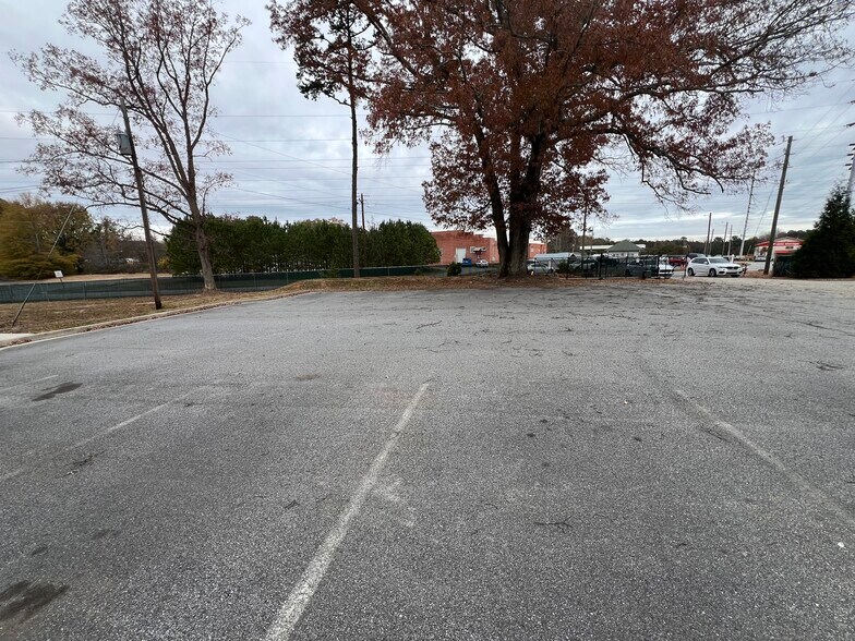 More Photos Of 526-530 Lyle Cir, Lawrenceville Light Manufacturing For Sale