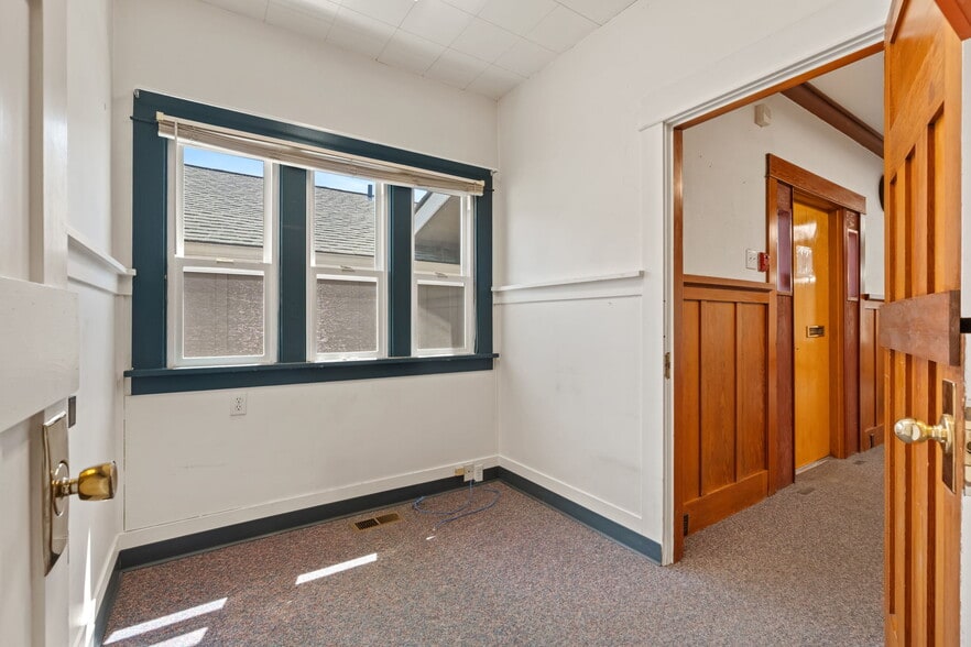 More Photos Of 1068 Market Blvd, Chehalis Office For Sale