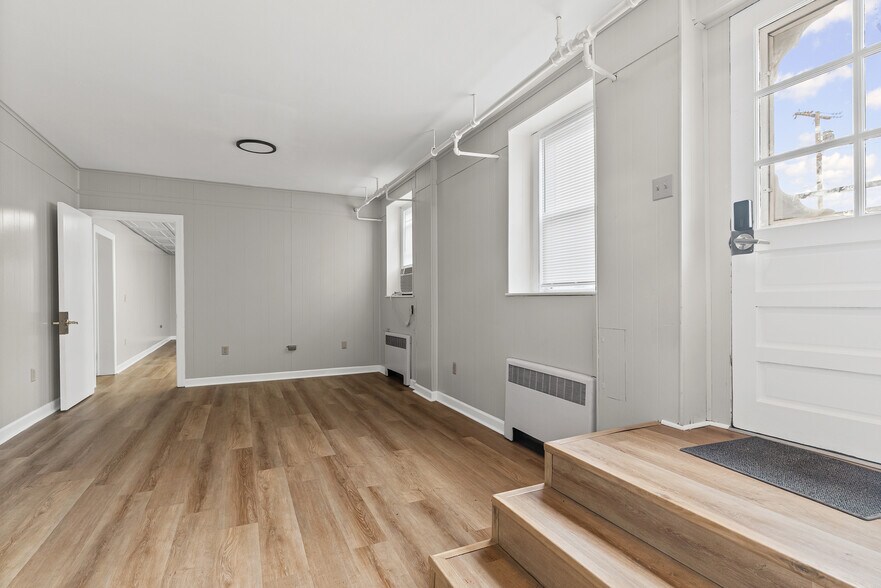 More Photos Of 525 7th St, Altavista Office For Sale