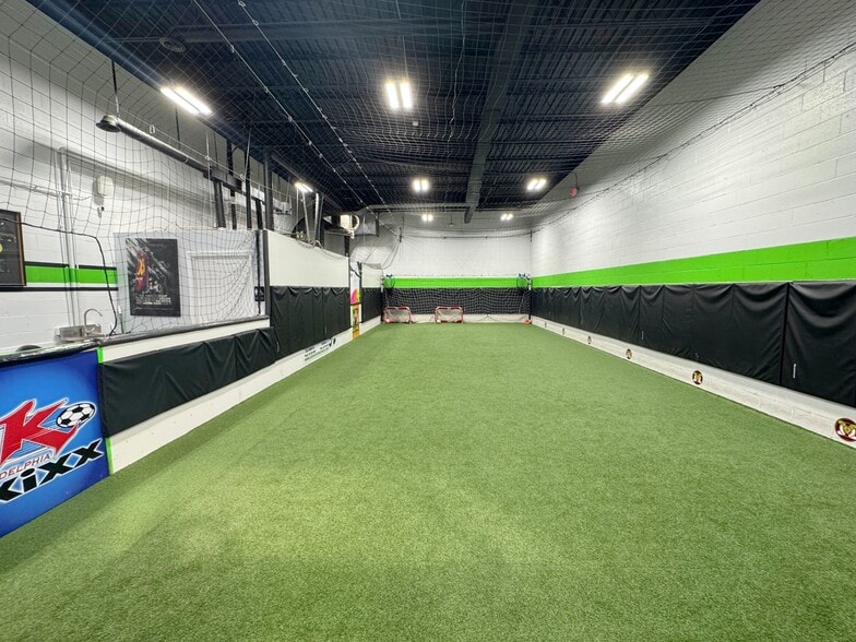 More Photos Of 8453 Tyco Rd, Vienna Light Distribution For Lease