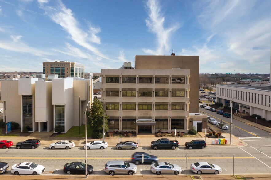 More Photos Of 2700 Washington Ave, Newport News Office For Lease