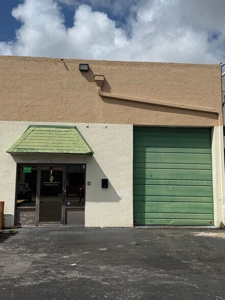 Primary Photo Of 5431-5441 NW 15th St, Margate Warehouse For Lease
