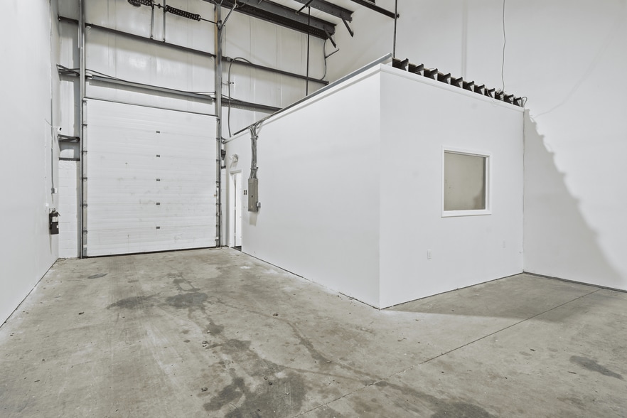 More Photos Of 331 Fairfield Rd, Freehold Service For Lease