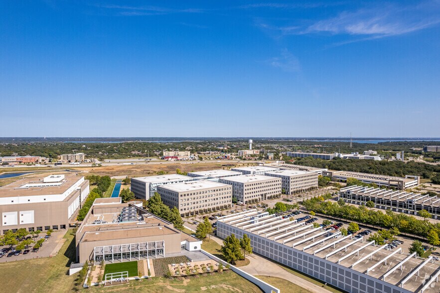 More Photos Of 1500 Solana Blvd, Westlake Unknown For Lease