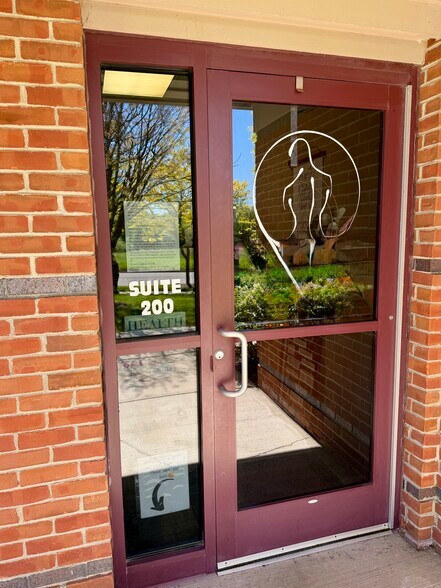 More Photos Of 1600 Commerce Park Dr, Chelsea Medical For Sale