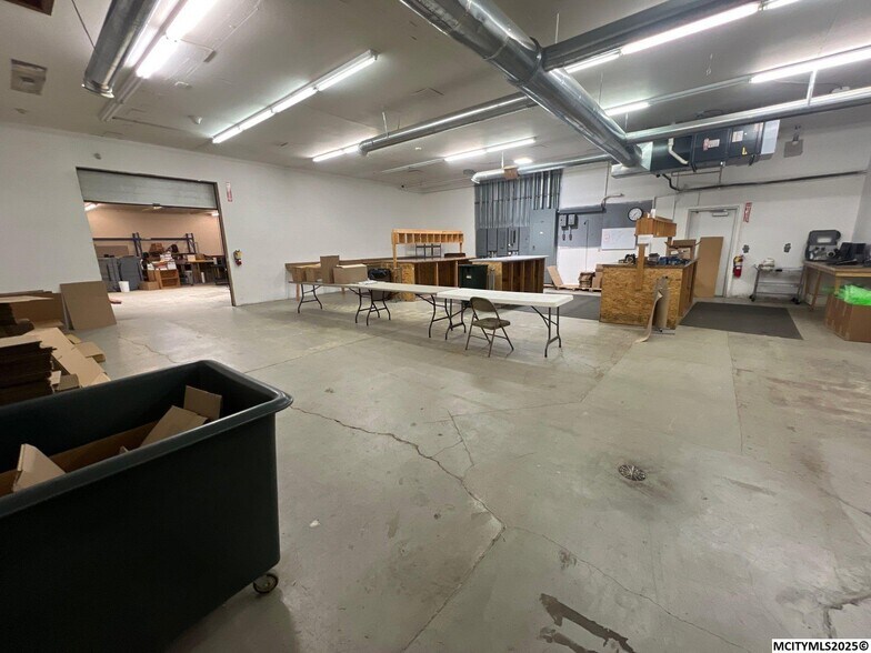 More Photos Of 1514 S Pierce Ave, Mason City Manufacturing For Sale