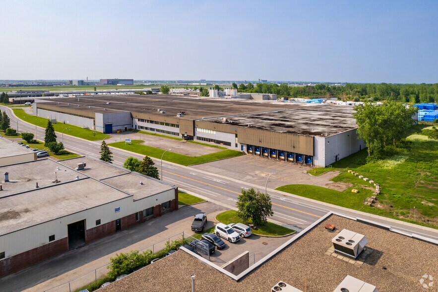 More Photos Of 2000 Rue Halpern, Montréal Distribution For Lease