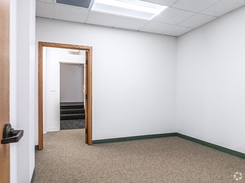 More Photos Of 2320 130th Ave NE, Bellevue Office For Lease