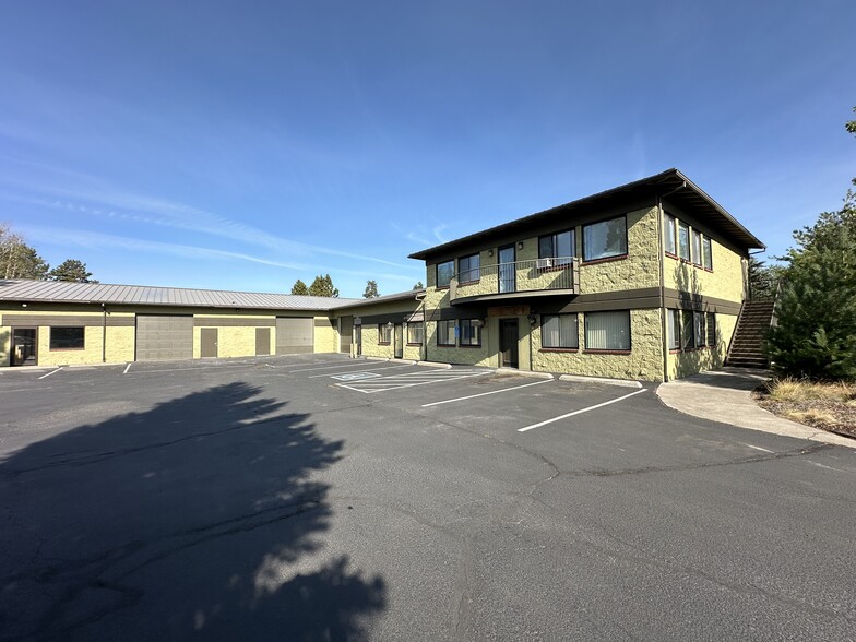 Primary Photo Of 930 SE Textron Dr, Bend Warehouse For Lease