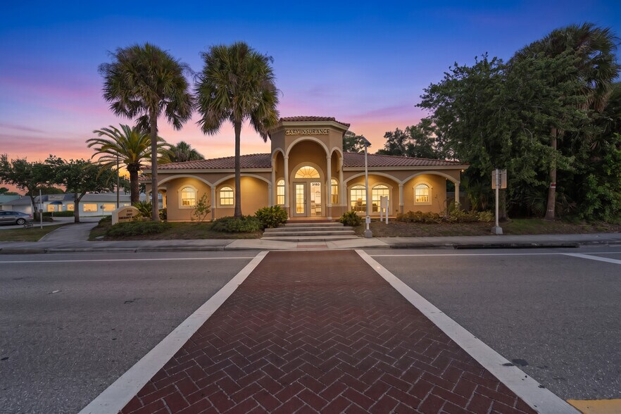 More Photos Of 3193 SE Dixie Hwy, Stuart Office For Sale
