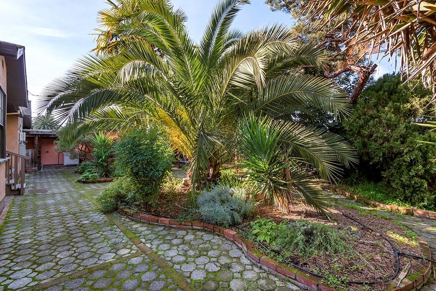 More Photos Of 75 Fremont Dr, Sonoma Storefront Retail Residential For Sale