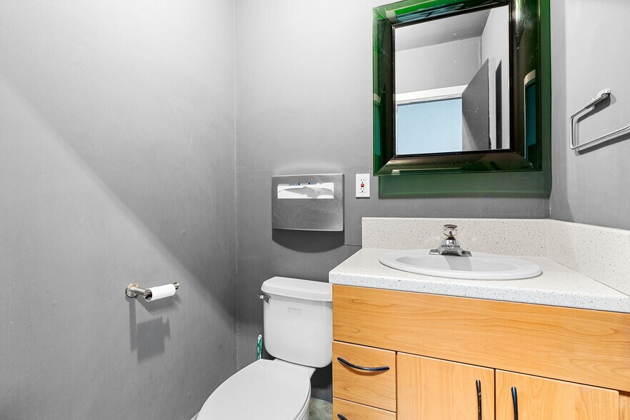 More Photos Of 3364 S Robertson Blvd, Los Angeles Warehouse For Sale