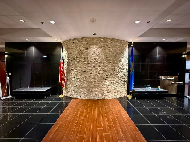 More Photos Of 244 S Gateway Pl, Jenks Office For Lease