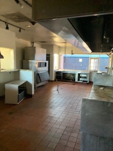 More Photos Of 9220 Gulf Fwy, Houston Freestanding For Lease