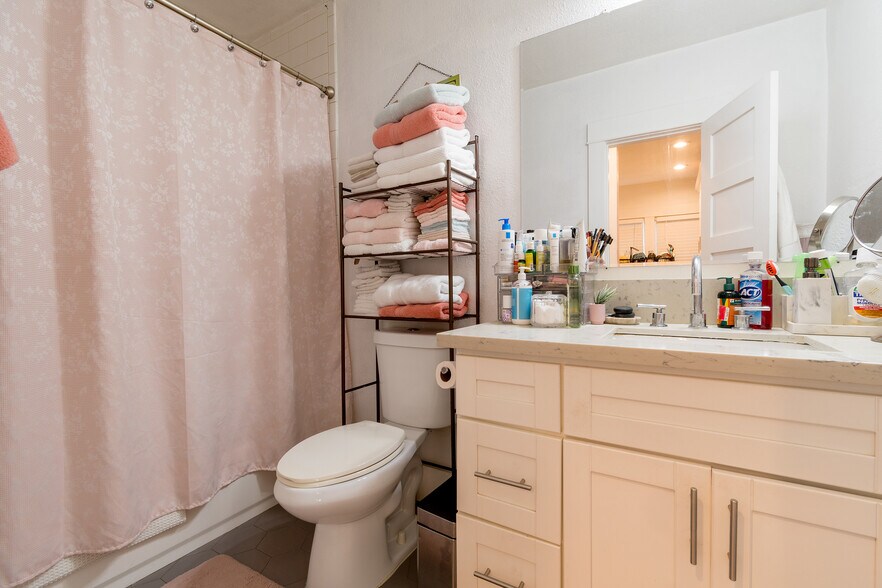 More Photos Of 1517 E 1st St, Long Beach Apartments For Sale