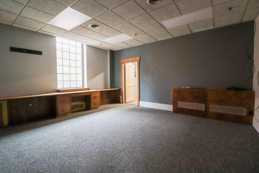 More Photos Of 1739 Elizabeth Ave NW, Grand Rapids Flex For Sale