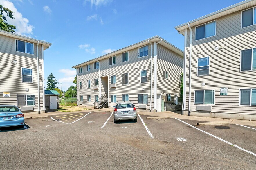 More Photos Of 1901-1943 SE 122nd Ave, Portland Apartments For Sale