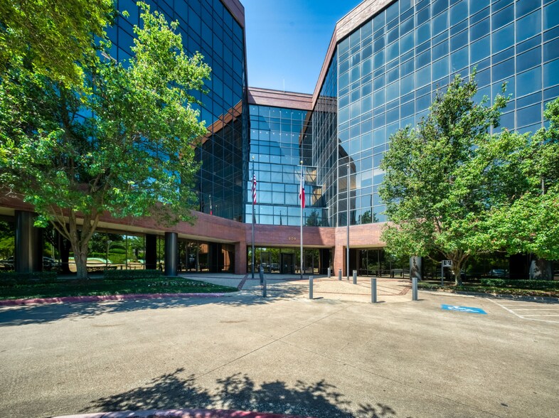 More Photos Of 909 ESE Loop 323, Tyler Office For Sale