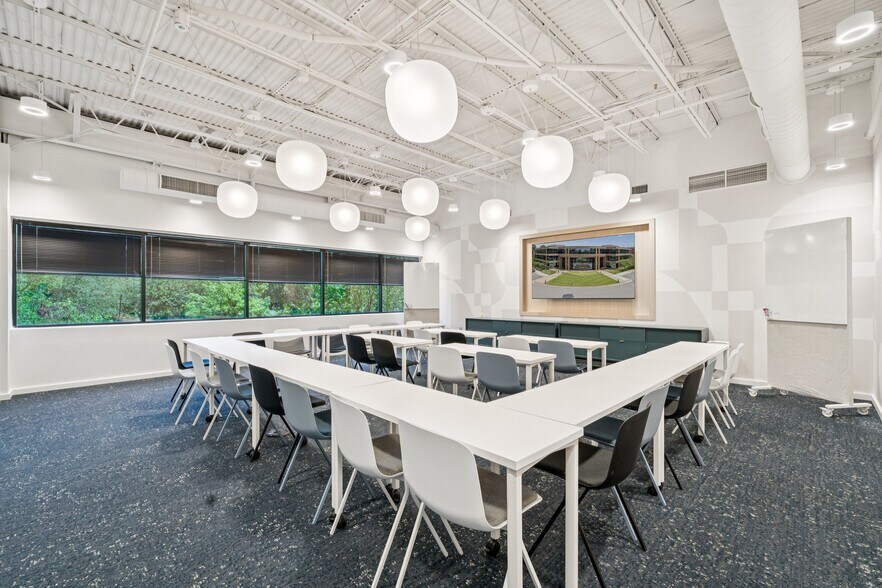 More Photos Of 4101 Cox Rd, Glen Allen Coworking Space