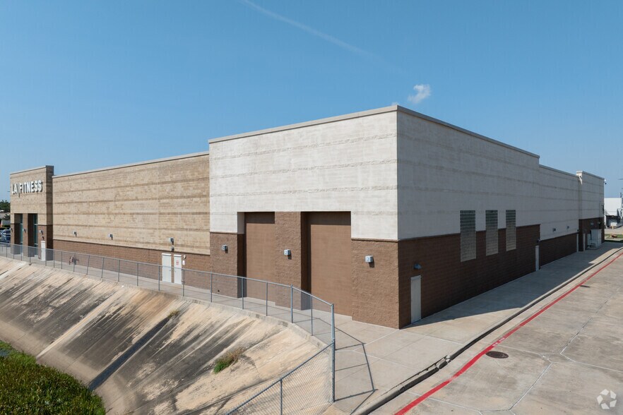 More Photos Of 19550 Restaurant Row, Houston Freestanding For Sale
