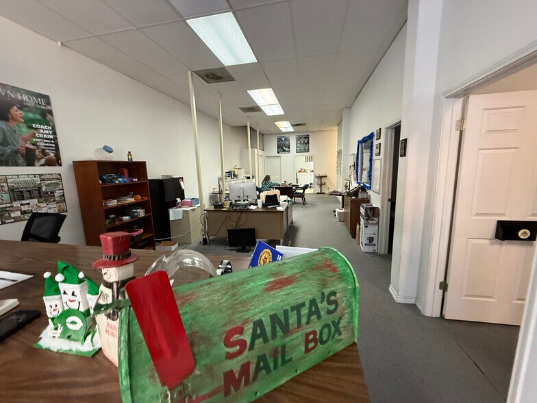 More Photos Of 119 E Main St, Cuero General Retail For Sale
