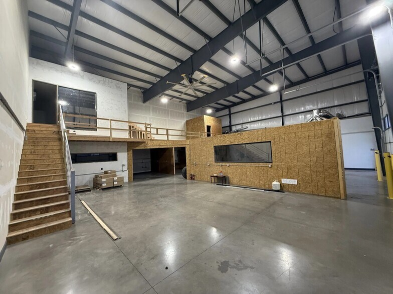 More Photos Of 3800 NE 104th St, Oklahoma City Industrial For Lease