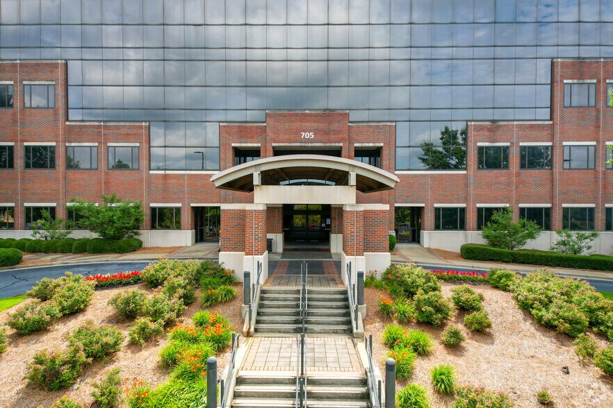 More Photos Of 705 17th St, Columbus Medical For Lease