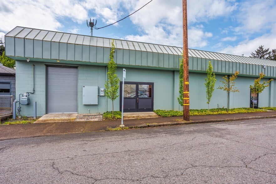 More Photos Of 4636 NE 42nd Ave, Portland Freestanding For Lease